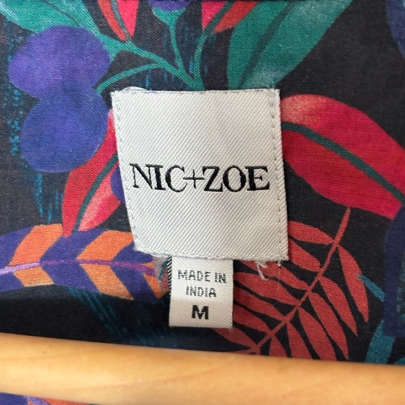 Nic+Zoe 100% Cotton Lightweight Button Down Tropical Print Black Top Size Medium - Picture 2 of 5
